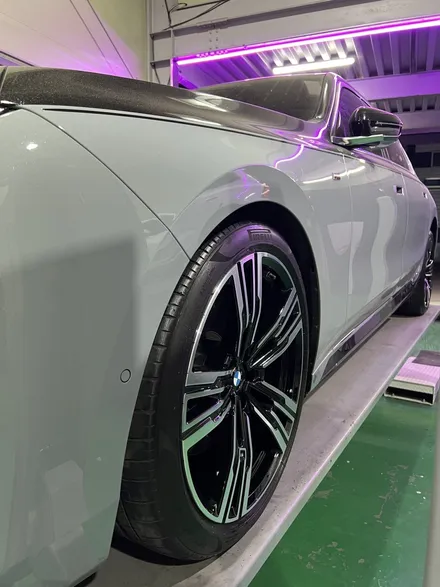 대구 휠복원 대구 휠도색 대구 자동차 휠수리 잘하는 곳 휠플레이 타이어 전문[BMW i7 순정 21인치 다이아몬드커팅 휠복원 작업입니다.] / 대구 서구 평리동