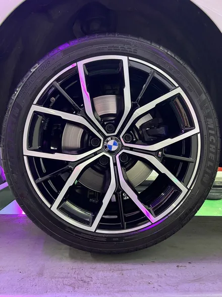 대구 휠복원 대구 휠도색 대구 자동차 휠수리 잘하는 곳 휠플레이 타이어 전문[BMW G30 5시리즈 순정 19인치 다이아몬드커팅 휠커스텀 작업입니다.] / 대구 서구 평리동