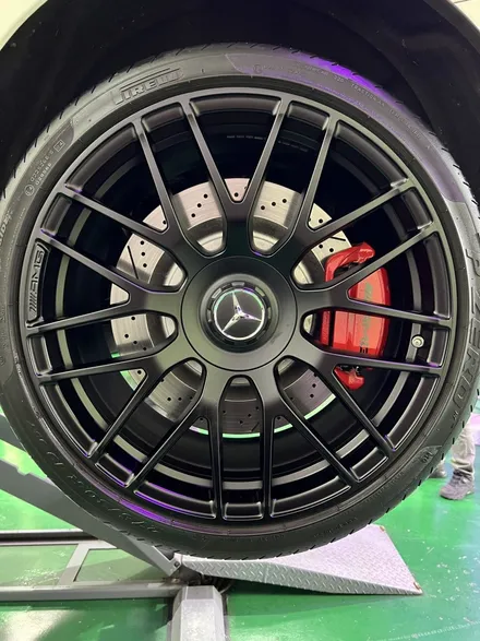 대구 휠복원 대구 휠도색 대구 휠수리 타이어 전문 휠플레이[벤츠 C63 AMG 순정 19인치 블랙반무광 휠도색 작업입니다.] / 대구 서구 평리동