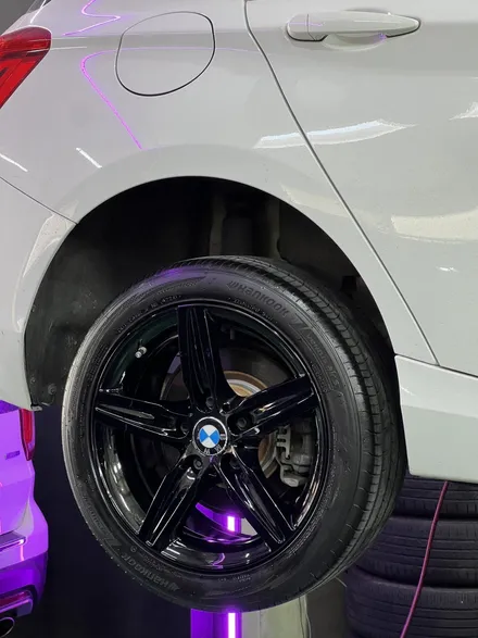 대구 휠복원 대구 휠도색 대구 자동차 휠수리 잘하는 곳 휠플레이 타이어 전문[BMW 1시리즈 순정 17인치 블랙펄유광 휠도색 작업입니다.] / 대구 서구 평리동