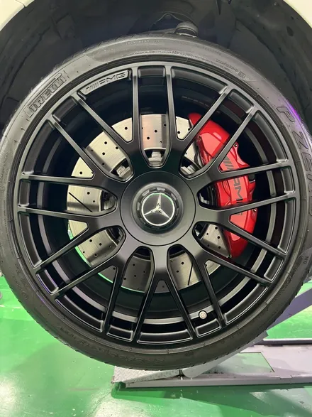 대구 휠복원 대구 휠도색 대구 휠수리 타이어 전문 휠플레이[벤츠 C63 AMG 순정 19인치 블랙반무광 휠도색 작업입니다.] / 대구 서구 평리동