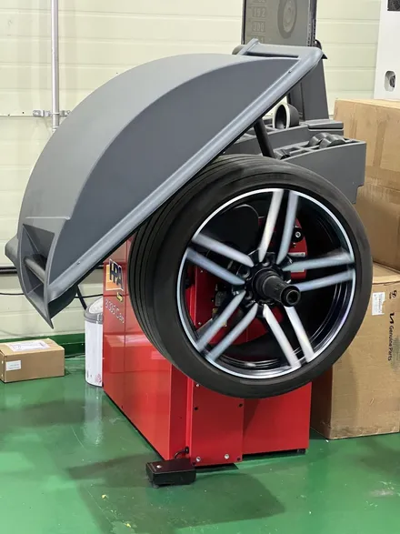 대구 휠복원 대구 휠도색 대구 휠수리 타이어 전문 휠플레이[벤츠 E63 AMG 순정 20인치 다이아몬드컷팅 휠복원 작업입니다.] / 대구 서구 평리동