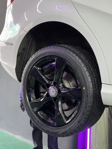 대구 휠복원 대구 휠도색 대구 자동차 휠수리 잘하는 곳 휠플레이 타이어 전문[BMW 1시리즈 순정 18인치 블랙펄유광 휠도색 작업입니다.] / 대구 서구 평리동