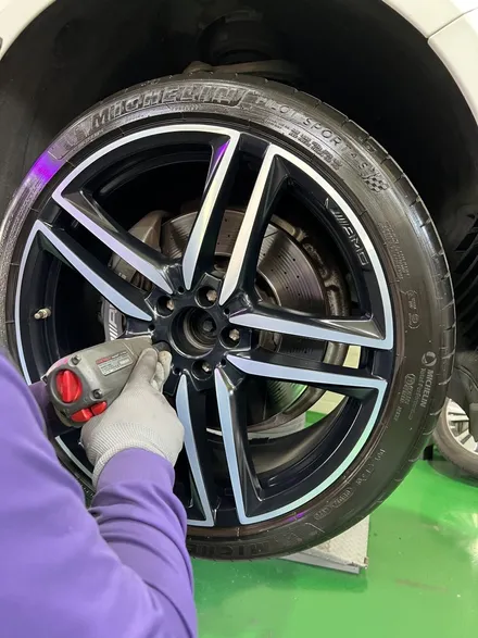 대구 휠복원 대구 휠도색 대구 휠수리 타이어 전문 휠플레이[벤츠 E63 AMG 순정 20인치 다이아몬드컷팅 휠복원 작업입니다.] / 대구 서구 평리동