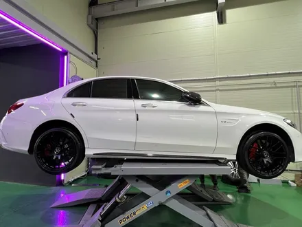 대구 휠복원 대구 휠도색 대구 휠수리 타이어 전문 휠플레이[벤츠 C63 AMG 순정 19인치 블랙반무광 휠도색 작업입니다.] / 대구 서구 평리동