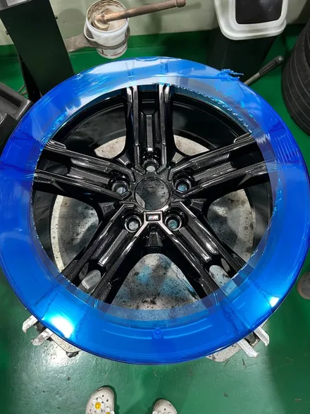 대구 휠복원 대구 휠도색 대구 휠수리 잘하는곳 휠플레이[BMW 1시리즈 순정 19인치 블랙펄유광 휠도색 작업입니다.] / 대구 서구 평리동