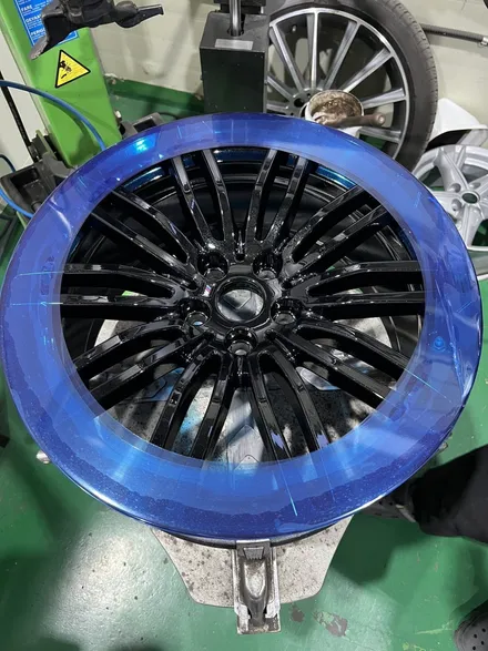 대구 휠복원 대구 휠도색 대구 자동차 휠수리 잘하는 곳 휠플레이 타이어 전문[BMW 5시리즈 순정 19인치 블랙펄유광 휠도색 작업입니다.] / 대구 서구 평리동