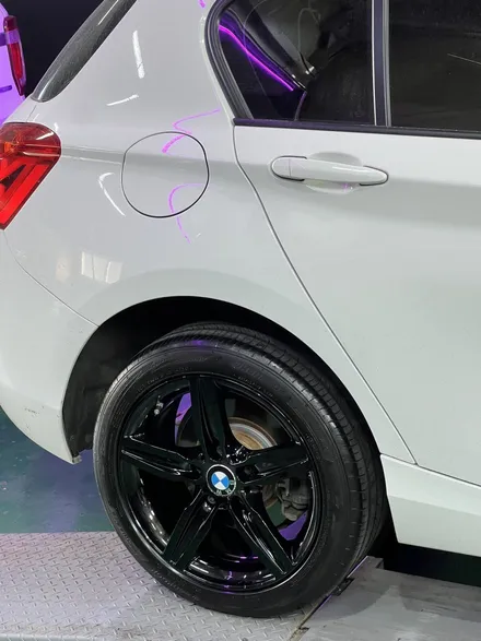 대구 휠복원 대구 휠도색 대구 자동차 휠수리 잘하는 곳 휠플레이 타이어 전문[BMW 1시리즈 순정 17인치 블랙펄유광 휠도색 작업입니다.] / 대구 서구 평리동