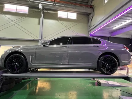 대구 휠복원 대구 휠도색 대구 휠수리 타이어 전문 휠플레이[BMW 7시리즈 순정 20인치 블랙펄유광 휠도색 작업입니다.] / 대구 서구 평리동