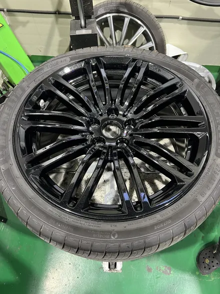 대구 휠복원 대구 휠도색 대구 자동차 휠수리 잘하는 곳 휠플레이 타이어 전문[BMW 5시리즈 순정 19인치 블랙펄유광 휠도색 작업입니다.] / 대구 서구 평리동