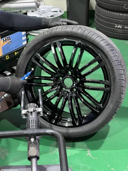 대구 휠복원 대구 휠도색 대구 자동차 휠수리 잘하는 곳 휠플레이 타이어 전문[BMW 5시리즈 순정 19인치 블랙펄유광 휠도색 작업입니다.] / 대구 서구 평리동