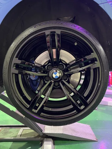 대구 휠복원 대구 휠도색 대구 휠수리 잘하는 곳 휠플레이 타이어 전문[BMW 420 순정 19인치 블랙유광 휠도색 작업입니다.] / 대구 서구 평리동