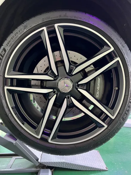 대구 휠복원 대구 휠도색 대구 휠수리 타이어 전문 휠플레이[벤츠 E63 AMG 순정 20인치 다이아몬드컷팅 휠복원 작업입니다.] / 대구 서구 평리동