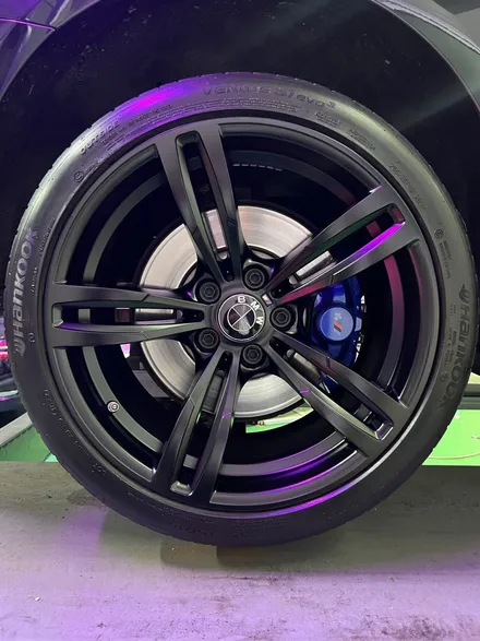 대구 휠복원 대구 휠도색 대구 자동차 휠수리 잘하는 곳 휠플레이 타이어 전문[BMW 4시리즈 순정 19인치 블랙반무광 매트블랙 휠도색 작업입니다.] / 대구 서구 평리동