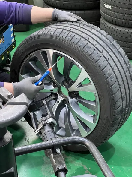 대구 휠복원 대구 휠도색 대구 휠수리 타이어 전문 휠플레이[BMW 5GT 순정 19인치 다이아몬드커팅 휠복원 작업입니다.] / 대구 서구 평리동