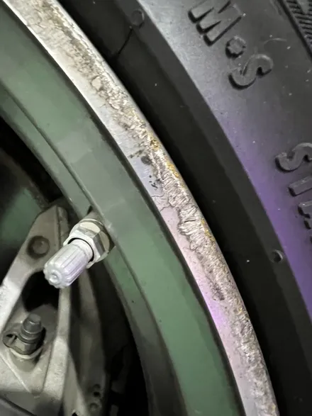 대구 휠복원 대구 휠도색 대구 휠수리 타이어 전문 휠플레이[BMW 7시리즈 순정 19인치 다이아몬드컷팅 휠복원 작업입니다.] / 대구 서구 평리동