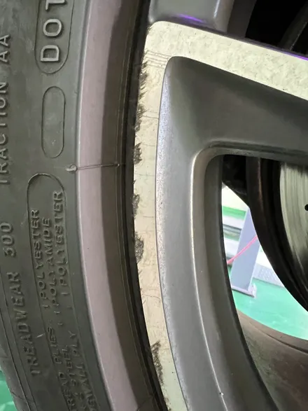 대구 휠복원 대구 휠도색 대구 휠수리 타이어 전문 휠플레이[벤츠 E63 AMG 순정 20인치 다이아몬드컷팅 휠복원 작업입니다.] / 대구 서구 평리동