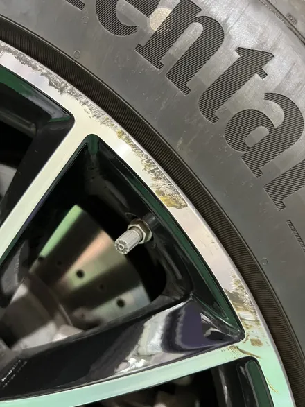 대구 휠복원 대구 휠도색 대구 휠수리 타이어 전문 휠플레이[벤츠 GLE AMG 쿠페 순정 21인치 다이아몬드컷팅 휠복원 작업입니다.] / 대구 서구 평리동