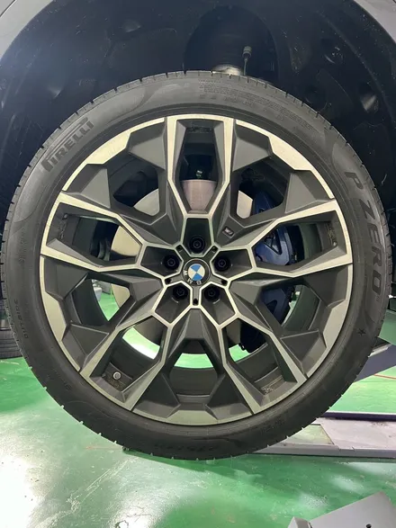 대구 휠복원 대구 휠도색 대구 자동차 휠수리 잘하는 곳 휠플레이 타이어 전문[BMW X7 순정 22인치 블랙유광 휠도색 작업입니다.] / 대구 서구 평리동