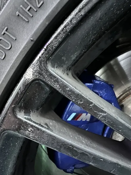 대구 휠복원 대구 휠도색 대구 자동차 휠수리 잘하는 곳 휠플레이 타이어 전문[BMW 5 시리즈 순정 19인치 블랙유광 휠도색 작업입니다.] / 대구 서구 평리동