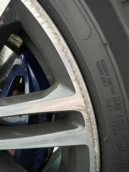 대구 휠복원 대구 휠도색 대구 자동차 휠수리 잘하는 곳 휠플레이 타이어 전문[BMW 5시리즈 순정 19인치 블랙펄유광 휠도색 작업입니다.] / 대구 서구 평리동