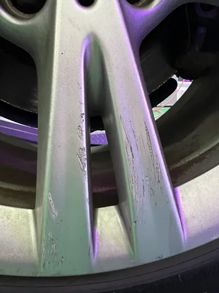 대구 휠복원 대구 휠도색 대구 자동차 휠수리 잘하는 곳 휠플레이 타이어 전문[BMW 2시리즈 액티브 투어러 순정 17인치 블랙펄유광 휠도색 작업입니다.] / 대구 서구 평리동