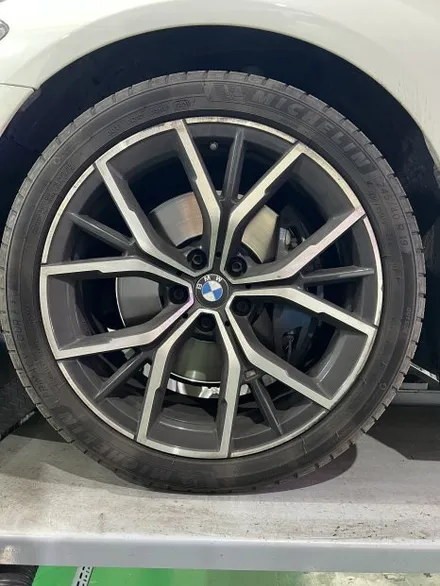 대구 휠복원 대구 휠도색 대구 자동차 휠수리 잘하는 곳 휠플레이 타이어 전문[BMW G30 5시리즈 순정 19인치 다이아몬드커팅 휠커스텀 작업입니다.] / 대구 서구 평리동