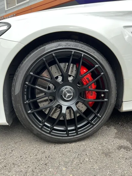 대구 휠복원 대구 휠도색 대구 휠수리 타이어 전문 휠플레이[벤츠 C63 AMG 순정 19인치 블랙반무광 휠도색 작업입니다.] / 대구 서구 평리동