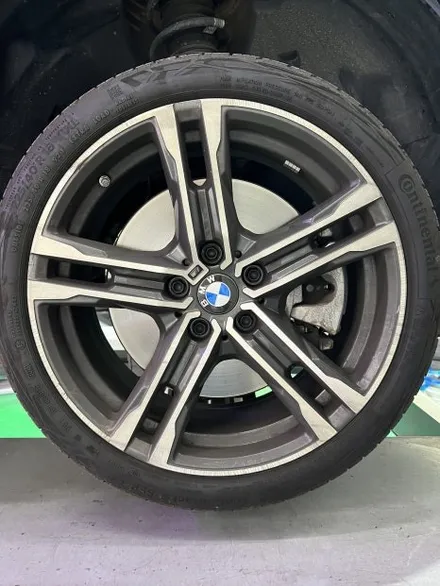 대구 휠복원 대구 휠도색 대구 휠수리 잘하는곳 휠플레이[BMW 1시리즈 순정 19인치 블랙펄유광 휠도색 작업입니다.] / 대구 서구 평리동