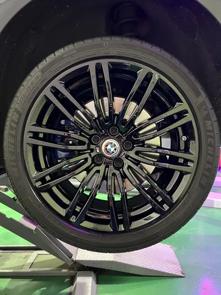 대구 휠복원 대구 휠도색 대구 자동차 휠수리 잘하는 곳 휠플레이 타이어 전문[BMW 5시리즈 순정 19인치 블랙펄유광 휠도색 작업입니다.] / 대구 서구 평리동