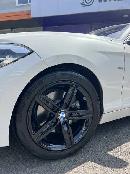 대구 휠복원 대구 휠도색 대구 자동차 휠수리 잘하는 곳 휠플레이 타이어 전문[BMW 1시리즈 순정 17인치 블랙펄유광 휠도색 작업입니다.] / 대구 서구 평리동