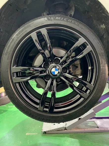 대구 휠복원 대구 휠도색 대구 자동차 휠수리 잘하는 곳 휠플레이 타이어 전문[BMW 3시리즈 순정 18인치 블랙펄유광 휠도색 작업입니다.] / 대구 서구 평리동