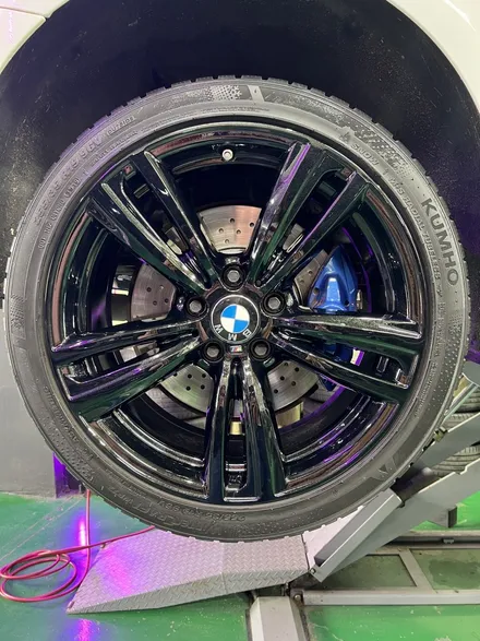 대구 휠복원 대구 휠도색 대구 자동차 휠수리 잘하는 곳 휠플레이 타이어 전문[BMW 4시리즈 순정 19인치 블랙펄유광 휠도색 작업입니다.] / 대구 서구 평리동