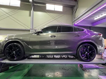 대구 휠복원 대구 휠도색 대구 자동차 휠수리 잘하는 곳 휠플레이 타이어 전문[BMW X6 순정 22인치 블랙펄유광 휠도색 작업입니다.] / 대구 서구 평리동