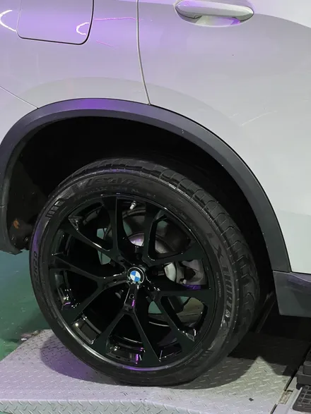 대구 휠복원 대구 휠도색 대구 자동차 휠수리 잘하는 곳 휠플레이 타이어 전문 [BMW X5 순정 20인치 블랙유광 휠도색 작업입니다.] / 대구 서구 평리동