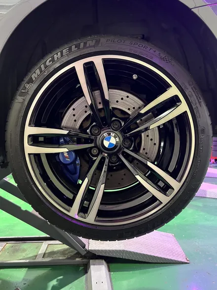 대구 휠복원 대구 휠도색 대구 자동차 휠수리 잘하는 곳 휠플레이 타이어 전문[BMW M4 순정 19인치 다이아몬드커팅 휠복원 작업입니다.] / 대구 서구 평리동