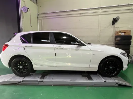 대구 휠복원 대구 휠도색 대구 자동차 휠수리 잘하는 곳 휠플레이 타이어 전문[BMW 1시리즈 순정 17인치 블랙펄유광 휠도색 작업입니다.] 대구 휠복원 성지 / 대구 서구 평리동