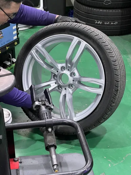 대구 휠복원 대구 휠도색 대구 자동차 휠수리 잘하는 곳 휠플레이 타이어 전문[BMW 5시리즈 순정 18인치 휠복원 작업입니다.] / 대구 서구 평리동