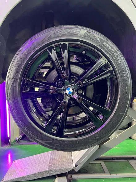 대구 휠복원 대구 휠도색 대구 자동차 휠수리 잘하는 곳 휠플레이 타이어 전문[BMW 2시리즈 액티브 투어러 순정 17인치 블랙펄유광 휠도색 작업입니다.] / 대구 서구 평리동