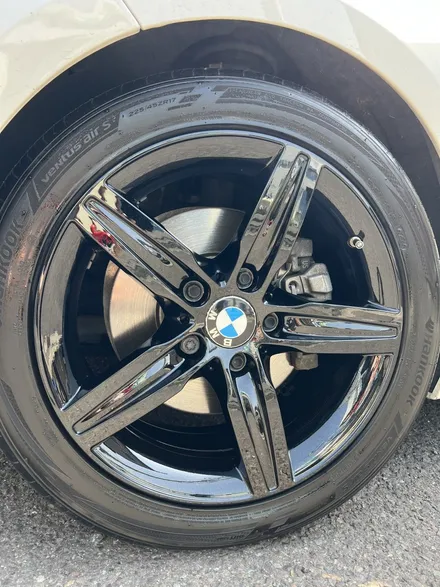 대구 휠복원 대구 휠도색 대구 자동차 휠수리 잘하는 곳 휠플레이 타이어 전문[BMW 1시리즈 순정 17인치 블랙펄유광 휠도색 작업입니다.] / 대구 서구 평리동
