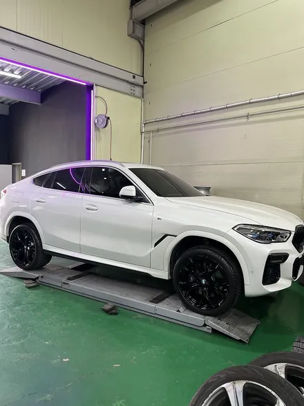 대구 휠복원 대구 휠도색 대구 자동차 휠수리 잘하는 곳 휠플레이 타이어 전문[BMW X6 순정 21인치 블랙유광 휠도색 작업입니다.] / 대구 서구 평리동