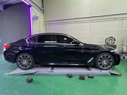 대구 휠복원 대구 휠도색 대구 자동차 휠수리 잘하는 곳 휠플레이 타이어 전문[BMW 5시리즈 순정 19인치 블랙펄유광 휠도색 작업입니다.] / 대구 서구 평리동