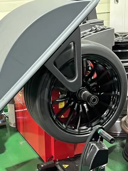 대구 휠복원 대구 휠도색 대구 자동차 휠수리 잘하는 곳 휠플레이 타이어 전문[벤츠 AMG GT43 순정 20인치 블랙펄유광 휠도색 작업입니다.] / 대구 서구 평리동