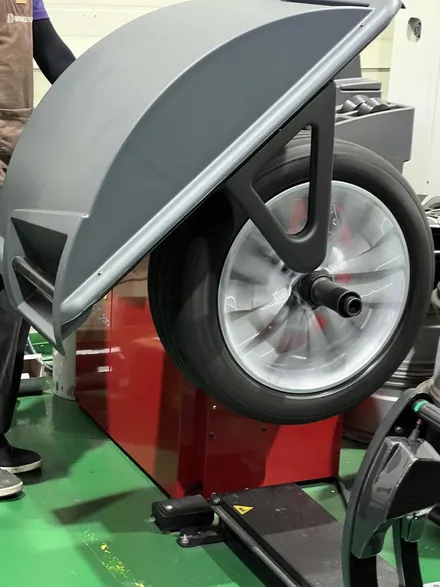 대구 휠복원 대구 휠도색 대구 자동차 휠수리 잘하는 곳 휠플레이 타이어 전문[BMW 5시리즈 순정 18인치 순정 휠복원 작업입니다.] / 대구 서구 평리동