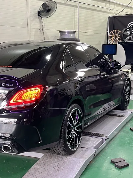 대구 휠복원 대구 휠도색 대구 자동차 휠수리 잘하는 곳 휠플레이 타이어 전문[벤츠 C43 AMG 순정 19인치 블랙커팅 커스텀 작업입니다.] / 대구 서구 평리동
