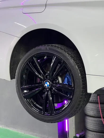 대구 휠복원 대구 휠도색 대구 자동차 휠수리 잘하는 곳 휠플레이 타이어 전문[BMW 4시리즈 순정 19인치 블랙펄유광 휠도색 작업입니다.] / 대구 서구 평리동
