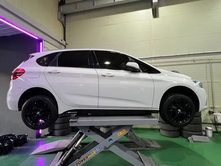 대구 휠복원 대구 휠도색 대구 자동차 휠수리 잘하는 곳 휠플레이 타이어 전문[BMW 2시리즈 액티브 투어러 순정 17인치 블랙펄유광 휠도색 작업입니다.] / 대구 서구 평리동