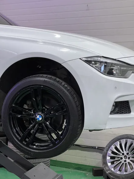 대구 휠복원 대구 휠도색 대구 자동차 휠수리 잘하는 곳 휠플레이 타이어 전문[BMW 3시리즈 순정 18인치 블랙펄유광 휠도색 작업입니다.] / 대구 서구 평리동