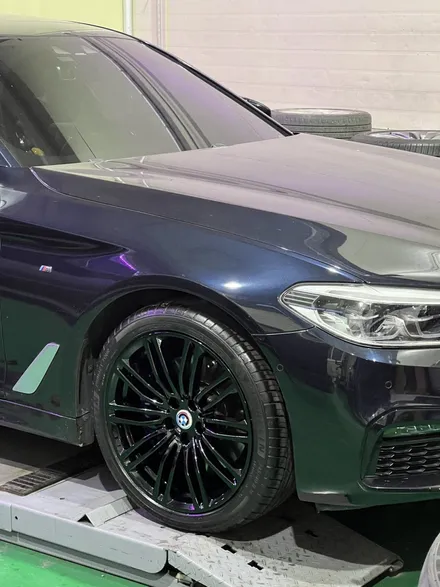 대구 휠복원 대구 휠도색 대구 자동차 휠수리 잘하는 곳 휠플레이 타이어 전문[BMW 5시리즈 순정 19인치 블랙펄유광 휠도색 작업입니다.] / 대구 서구 평리동