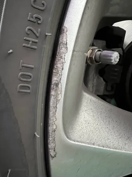 대구 휠복원 대구 휠도색 대구 휠수리 타이어 전문 휠플레이 [BMW X6 순정 20인치 블랙펄유광 휠도색 작업입니다.] / 대구 서구 평리동